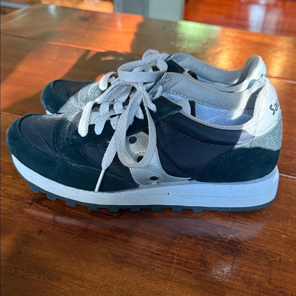 Saucony Jazz Women's Black and White Sneakers